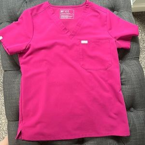 S FIGs scrub top pomegranate